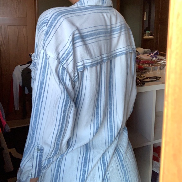 Button down - Picture 2 of 2